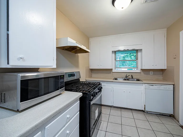 305 Harris Blvd — Photo 14