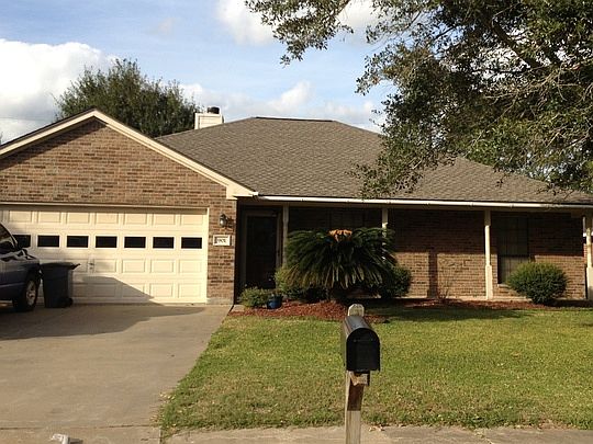 2nd image of 901 Manor Dr