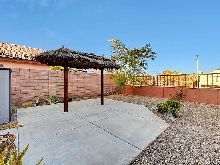 812 Sistine St — Photo 34