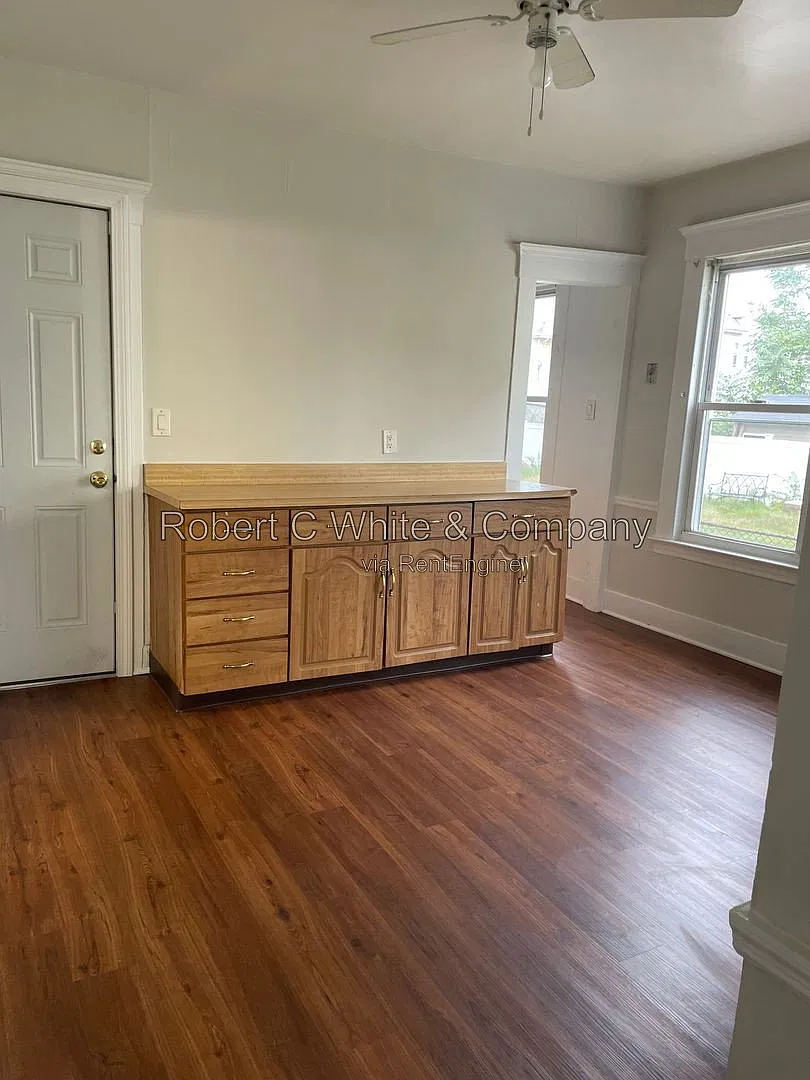 3 bed, 1.0 bath, 1065 sqft, $1,990 — Photo 3