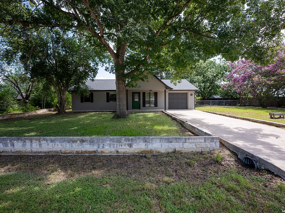1st image of 107 COUNTRY LN