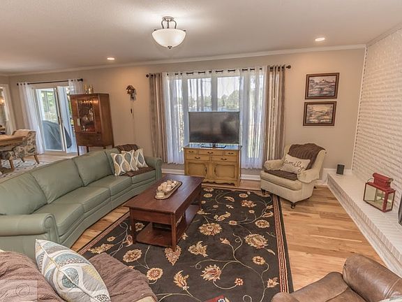 5th image of 211 Walnut Creek Dr