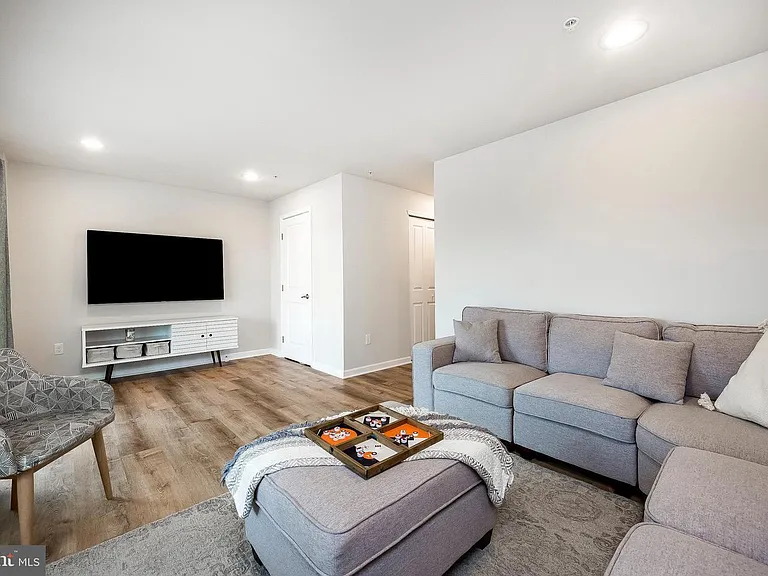 1872 Thistle Ct — Photo 5