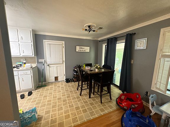 4th image of 159 Longview Rd