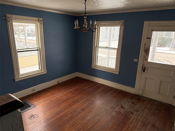 3rd image of 158 2nd St