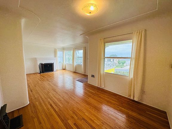5th image of 4567 Santa Monica Ave