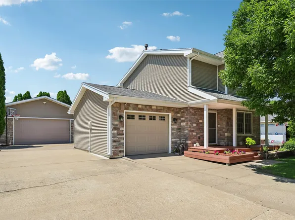 908 Lincoln St SE, Bondurant, IA 50035