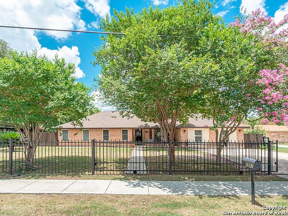 4th image of 1227 W Villaret Blvd
