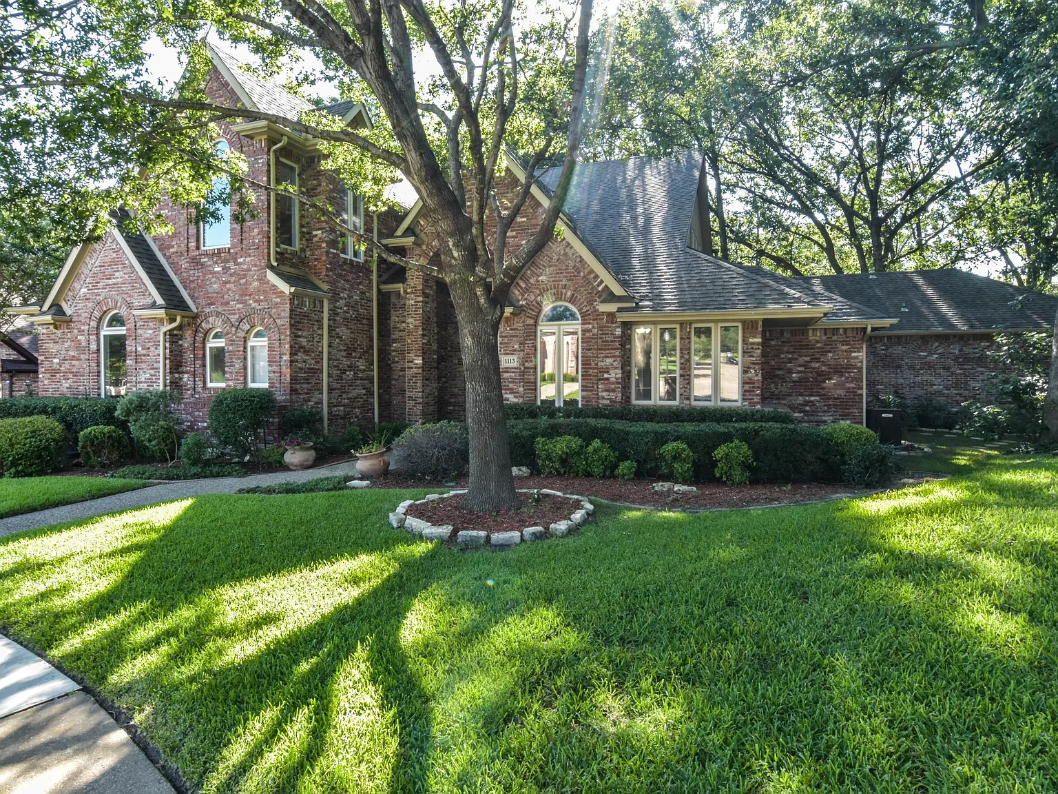 4 bed, 3915 sqft, $3,500 — Photo 2