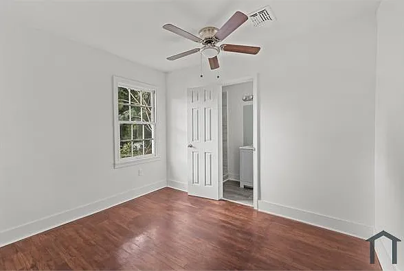 2537 3rd St NE — Photo 3