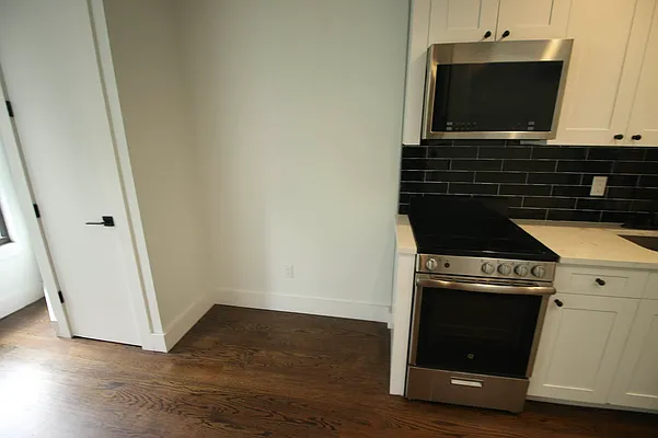 Rented by Delmark Realty LLC | media 21