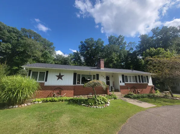 109 Circle Dr, Allegan, MI 49010