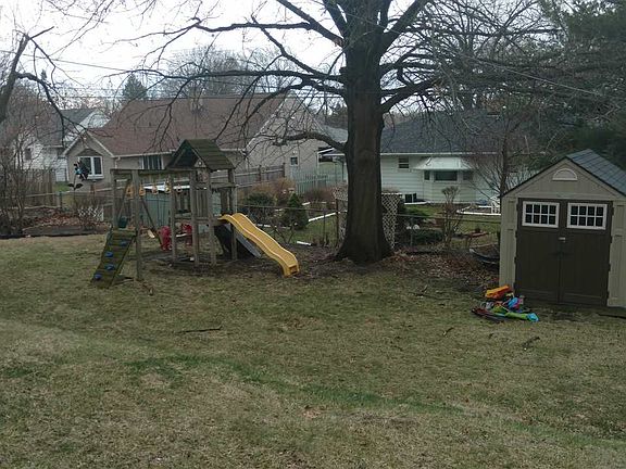 3rd image of 2621 2nd Ave