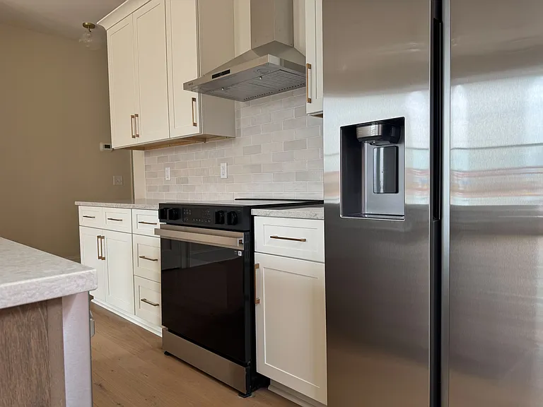 884 Main St #3 — Photo 6