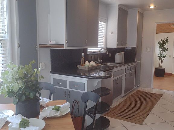 5th image of 3601 Laurel Ave