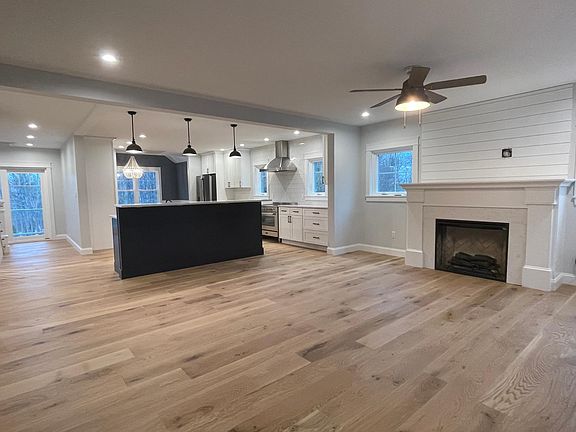 5th image of 11 Shore Farm Ln
