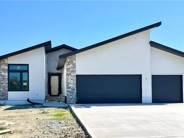 8413 NW 90th Ter, Kansas City, MO 64138