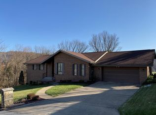 14 Timberview Dr, Wheeling, WV 26003