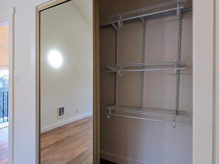 Oxford-Cedar Apartments — Photo 28