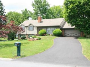 304 Sun Valley Dr, Leola, PA 17540