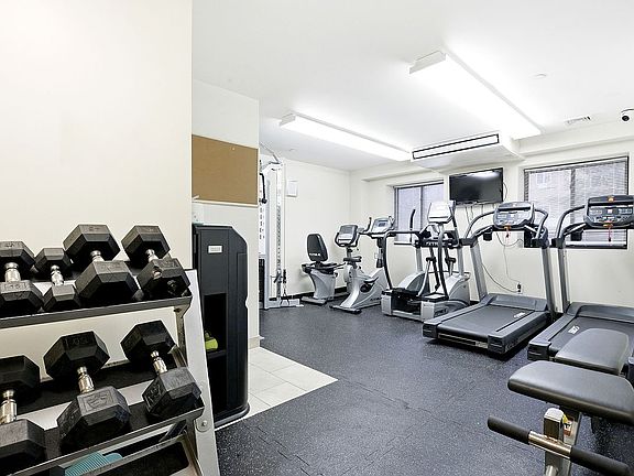 4th image of 14116 84th Dr APT 5A