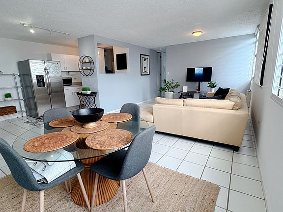 2nd image of 210 Avenue Jose Riv