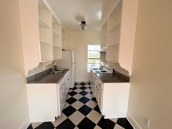 5th image of 1609 N Normandie Ave #407