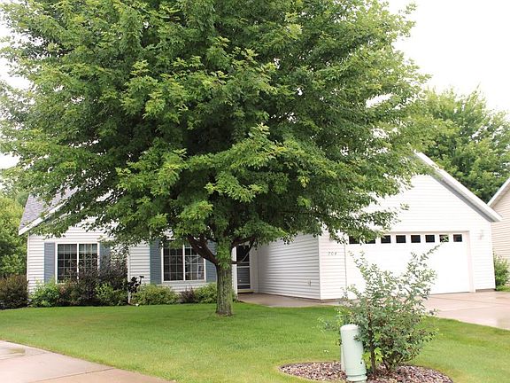 2nd image of 704 Oak Pond Dr