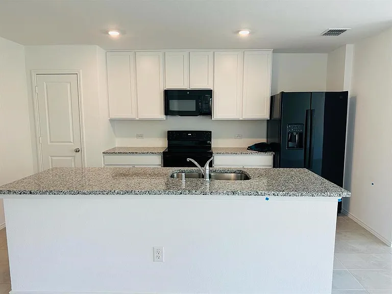 1728 Round House Ln — Photo 2
