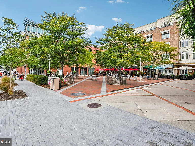 31 Palmer Sq W #A — Photo 38
