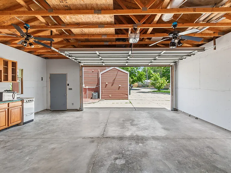 3485 Hargrove St — Photo 27