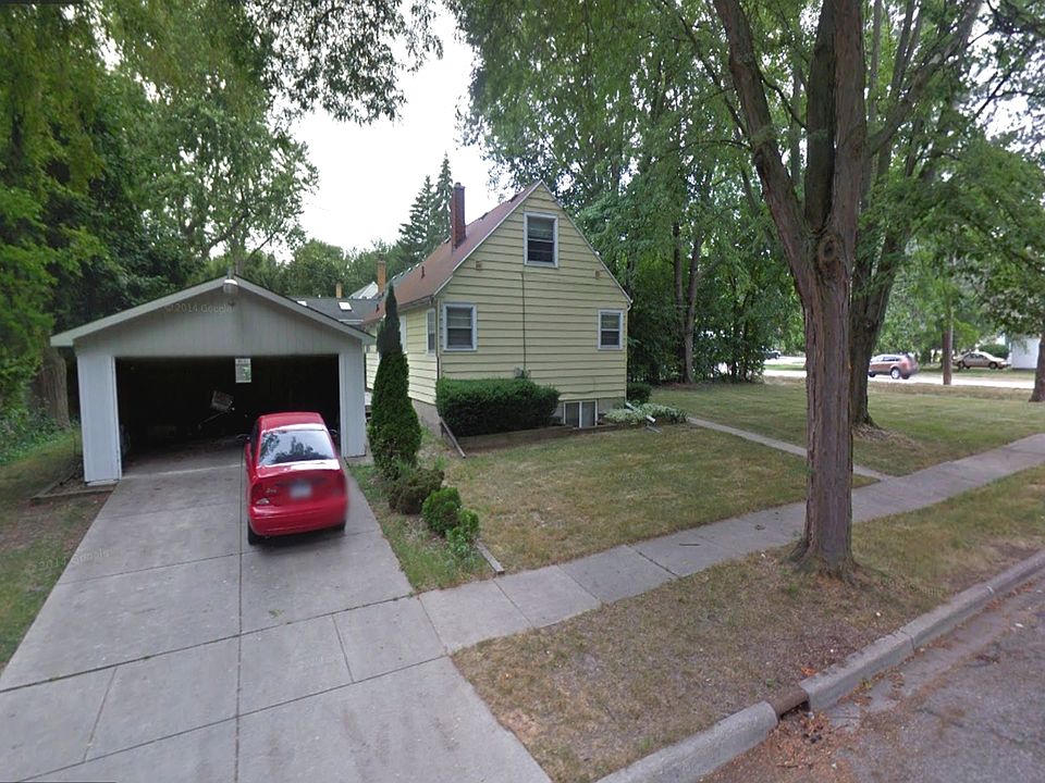 Large corner lot