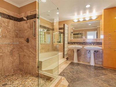 7725 NW 192nd St, Hialeah, FL, 33015
