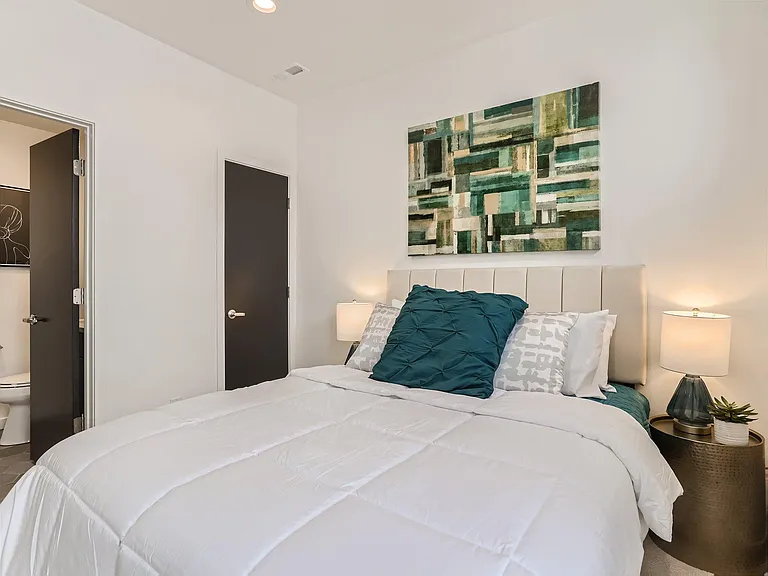 1934 N Hooker St #2 — Photo 12