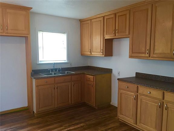 4th image of 200 N Redford Ln