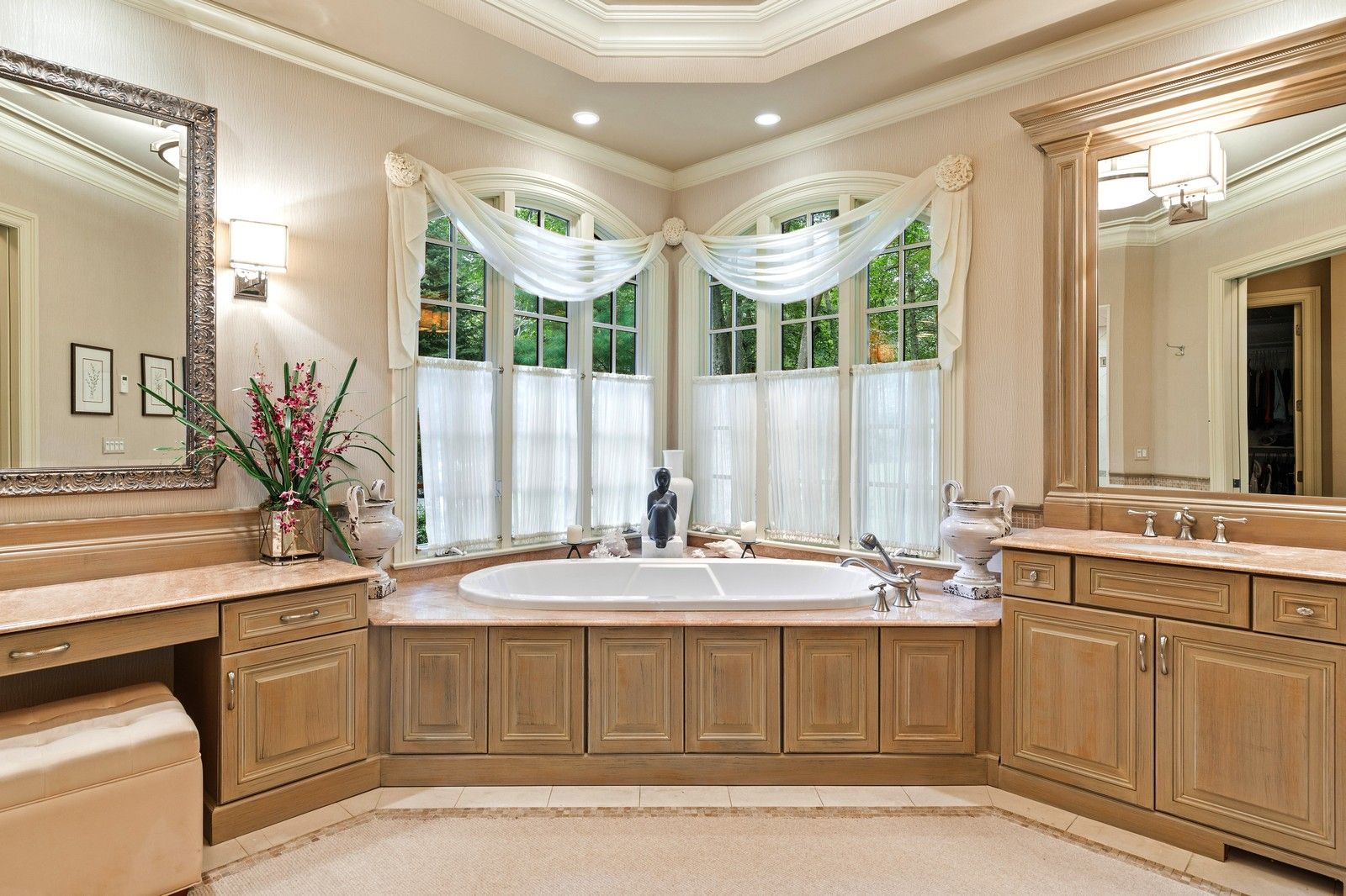  MASTER SUITE BATH