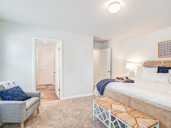 5th image of 168 Bracknell Ln