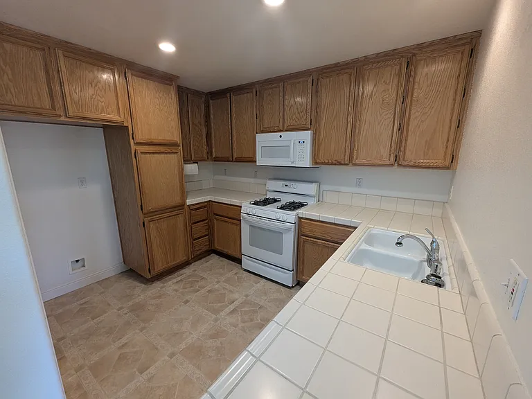 8009 Horncastle Ave — Photo 3