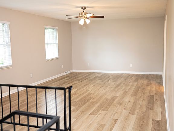 3rd image of 1000 Foster Dr
