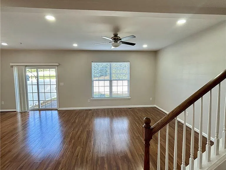 306 Milkweed Dr — Photo 6