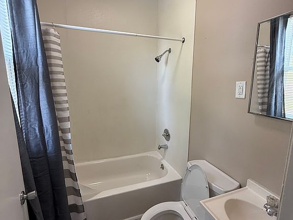 3rd image of 305 Locust St #305