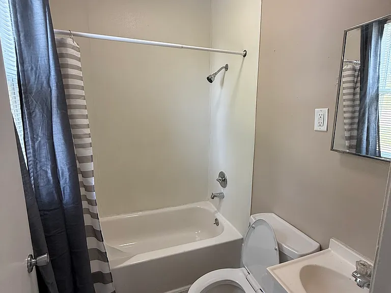 305 Locust St #305 — Photo 3