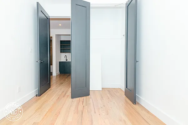 Rented by MySpaceNYC | media 8