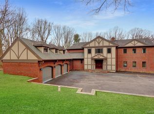 117 Centre Island Rd, Oyster Bay, NY 11771