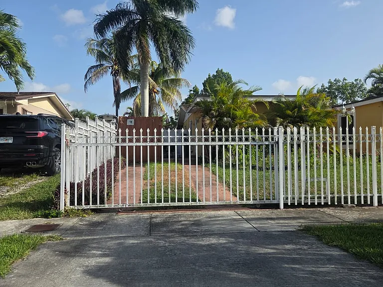 15440 SW 294th Ter #A — Photo 4