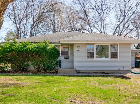 310 Butterfield Ln, Libertyville, IL 60048