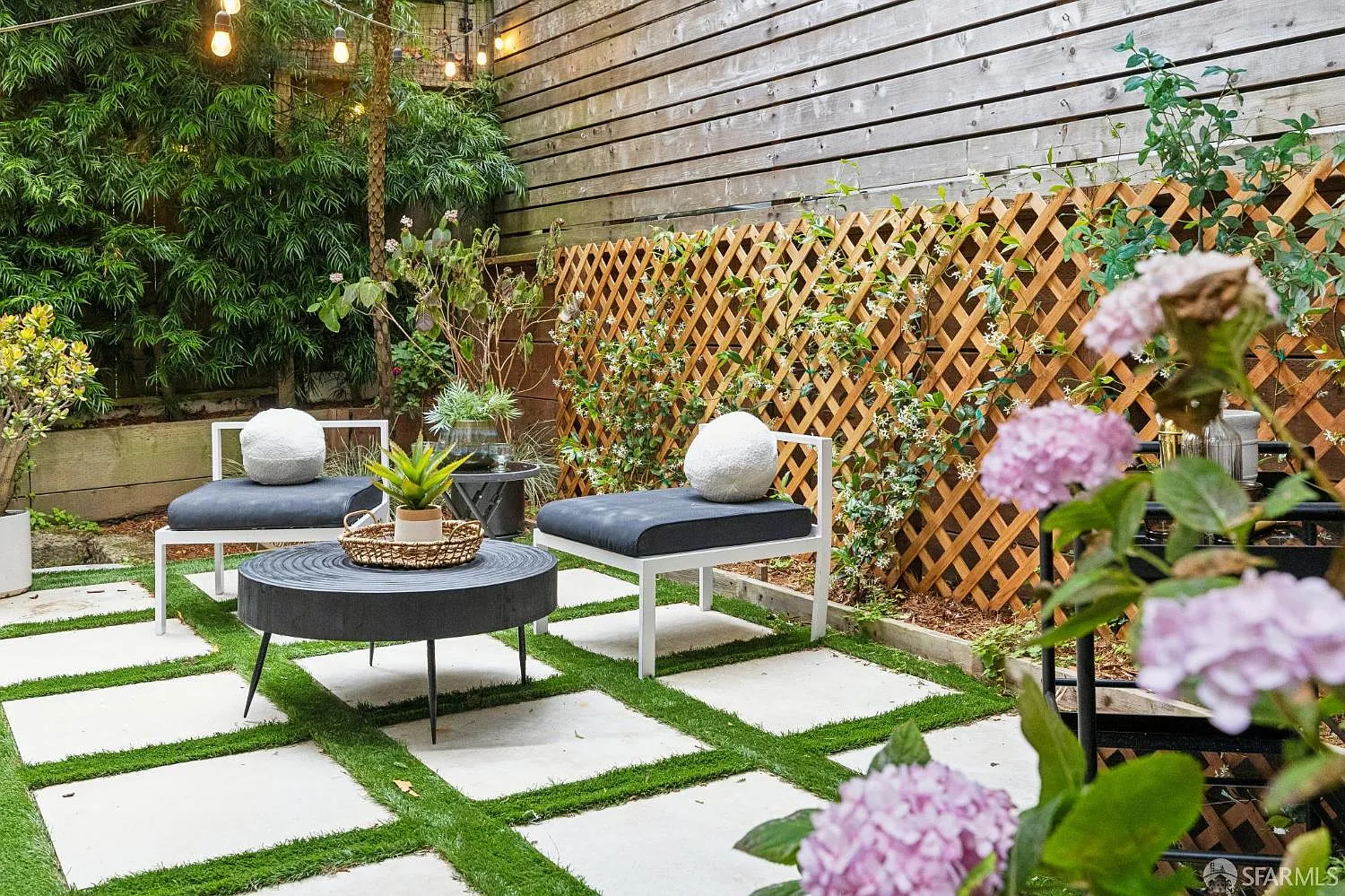 260 Downey St - Photo 3