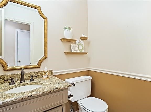 4th image of 10021 Taylor Dr