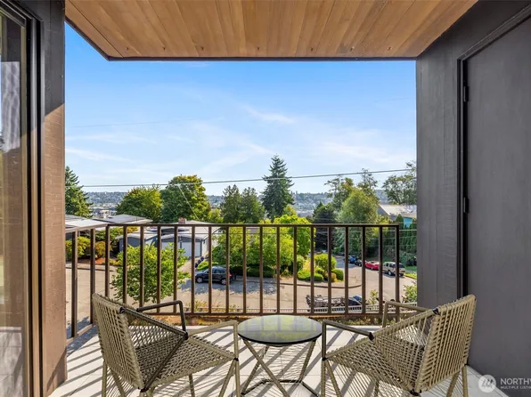 3601 24th Avenue W #207, Seattle, WA 98199