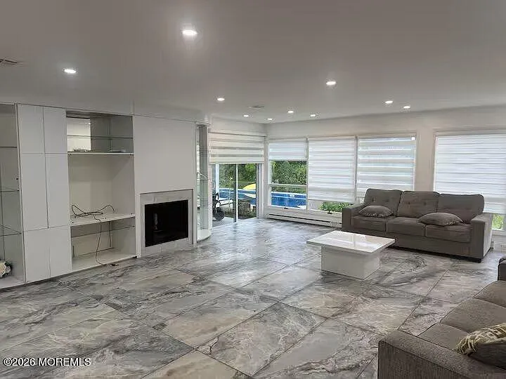 4 bed, 2803 sqft, $4,000 — Photo 2